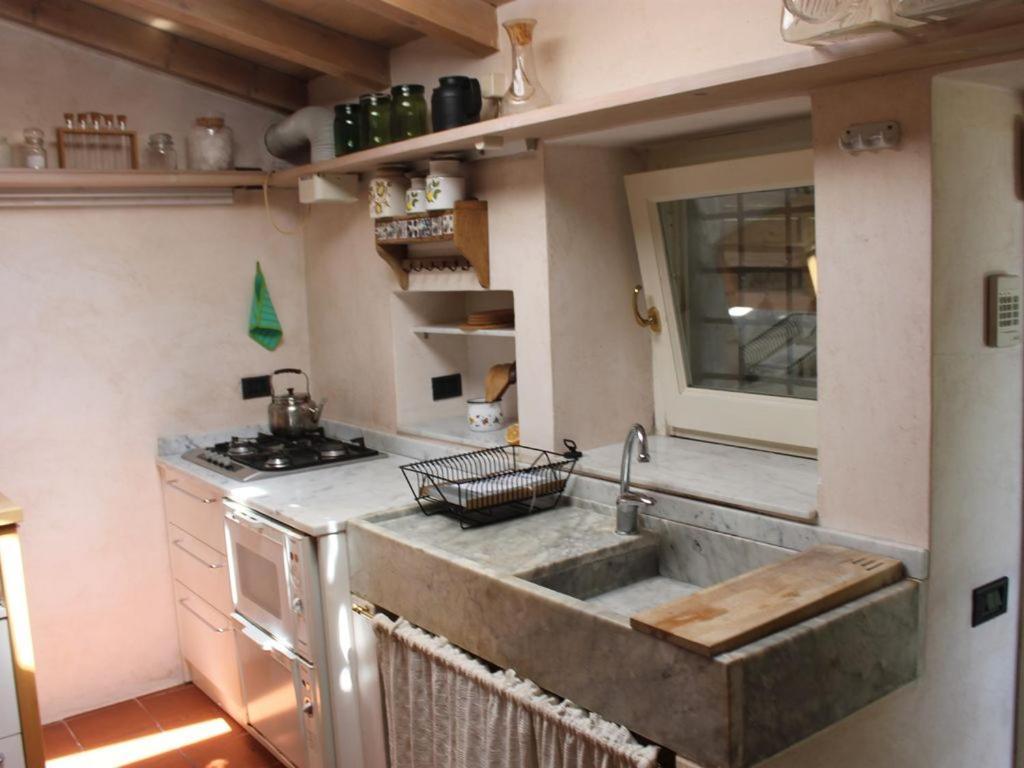 Cottage La Casa Del Pittore Reggimonti Екстер'єр фото