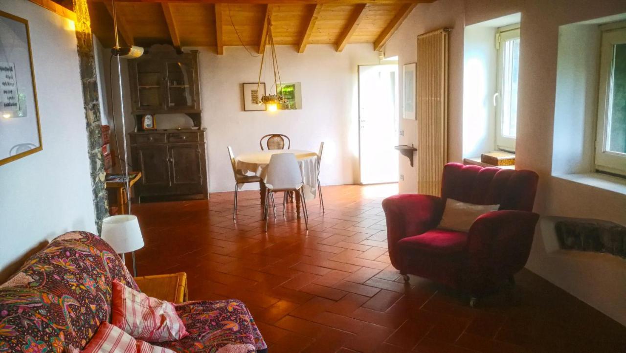 Cottage La Casa Del Pittore Reggimonti Екстер'єр фото