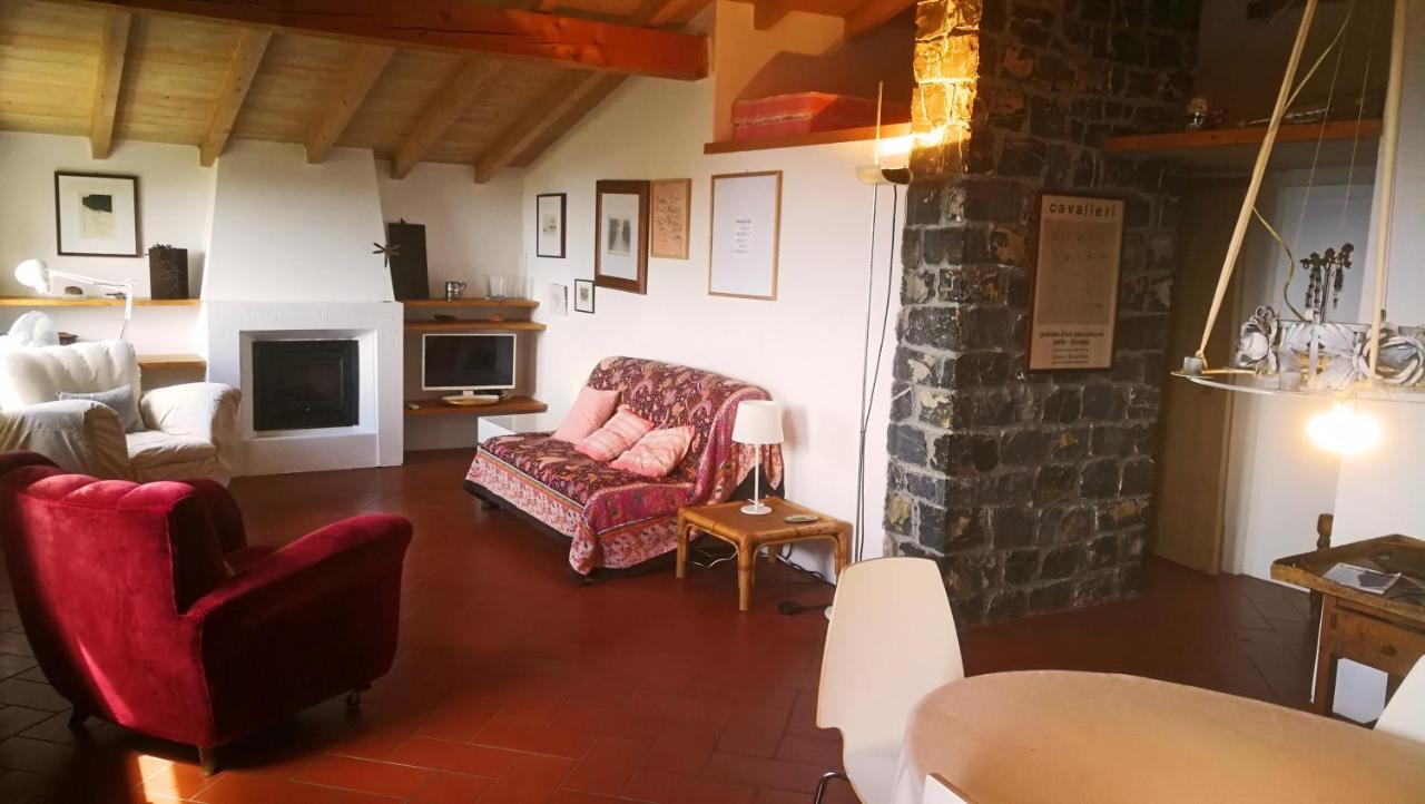 Cottage La Casa Del Pittore Reggimonti Екстер'єр фото