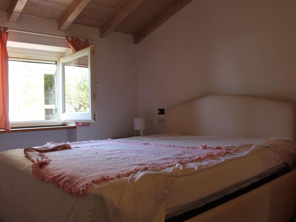 Cottage La Casa Del Pittore Reggimonti Екстер'єр фото